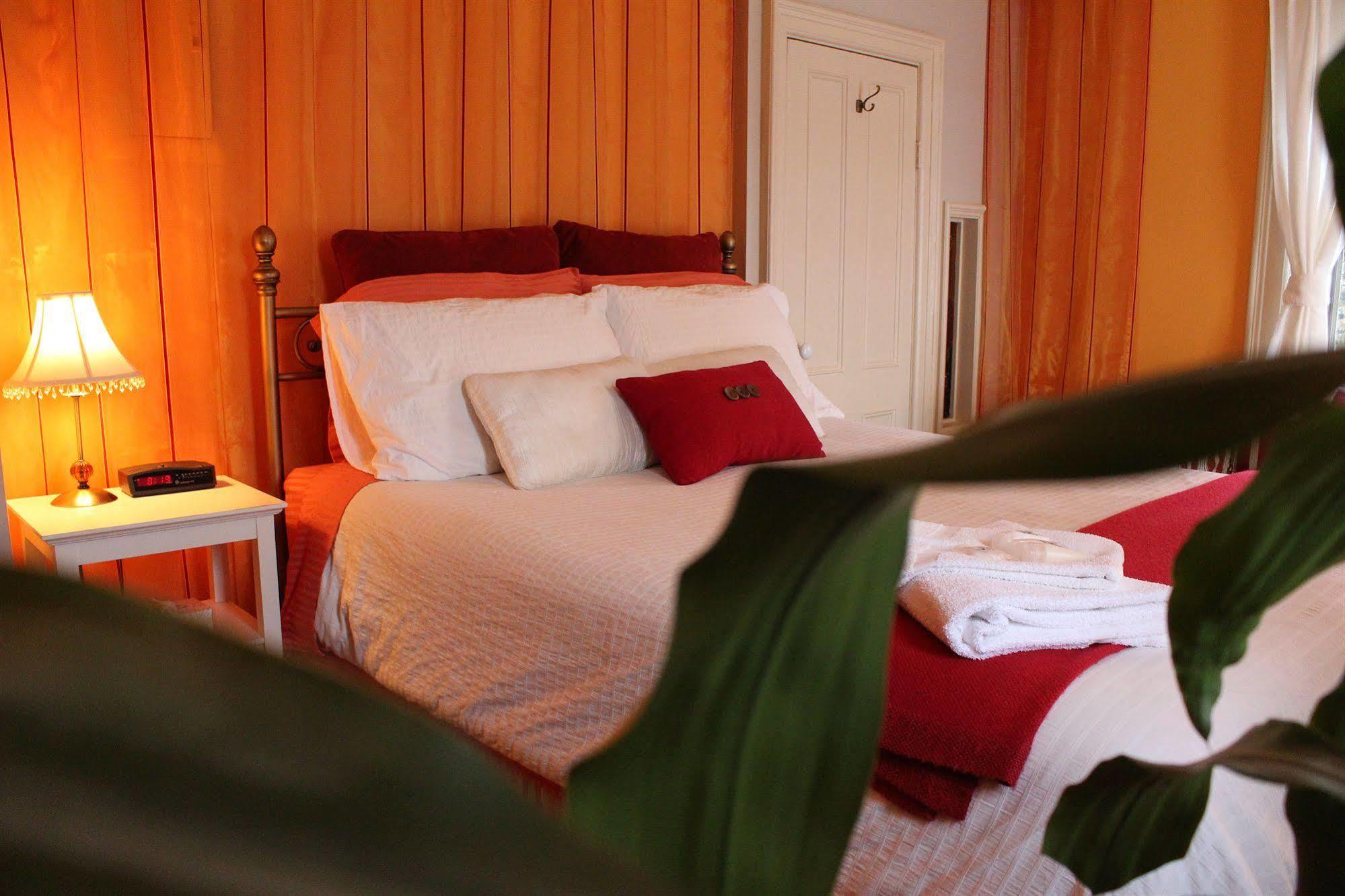 La Belle Victorienne Hotel Magog Екстериор снимка
